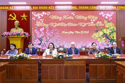 Cơ quan Ủy ban Trung ương MTTQ Việt Nam gặp mặt đầu Xuân, ký kết giao ước thi đua năm 2024